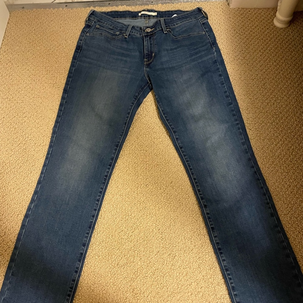 Women Levi Jeans